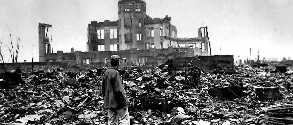 August 1945. Die von dem Tschechen Jan Letzel erbaute Industrie- und Handelskammer nach dem Abwurf der Bombe. Foto: Keystone