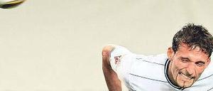 Kevin Kuranyi, 28, spielt nach seinem Abschied vom FC Schalke 04 nun für Dynamo Moskau. Der Stürmer erzielte in 52 Länderspielen 19 Tore und wurde mit dem DFBTeam 2008 EM-Zweiter. Für die WM 2010 wurde er nicht nominiert.