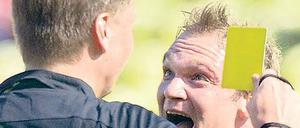 Was pfeifst Du? Berliner Schiedsrichter nennen die B- und C-Klasse „Prügelklassen“, Beschimpfungen sind für sie normal.