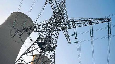Noch am Netz. Eon streitet um die Zukunft seiner profitablen Atomkraftwerke, wie hier im unterfränkischen Grafenrheinfeld. 