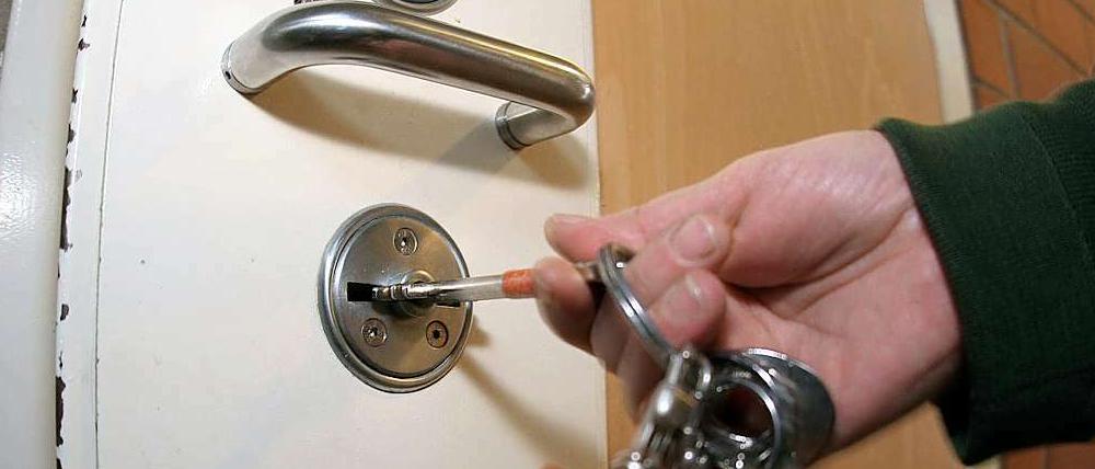 Was soll mit Schwerverbrechern geschehen, wenn sie ihre Strafe abgesessen haben?