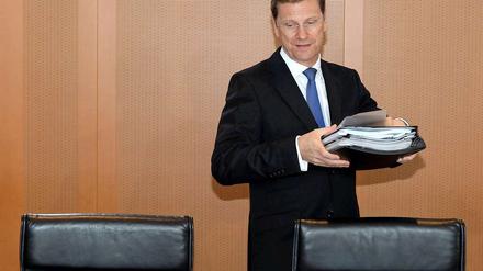 Weil die Kanzlerin im Urlaub ist, durfte der Vizekanzler Guido Westerwelle erstmals eine Kabinettssitzung leiten.