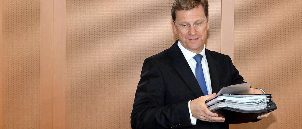 Weil die Kanzlerin im Urlaub ist, durfte der Vizekanzler Guido Westerwelle erstmals eine Kabinettssitzung leiten.