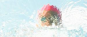 Abtauchen Unmöglich. Die Betreuung von minderjährigen Sportlern erfordert nicht nur Einfühlungsvermögen, sondern auch das Erkennen von fragwürdigen Situationen.