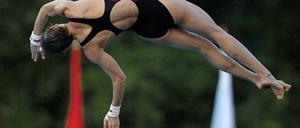 Christin Steuer springt zur Goldmedaille.