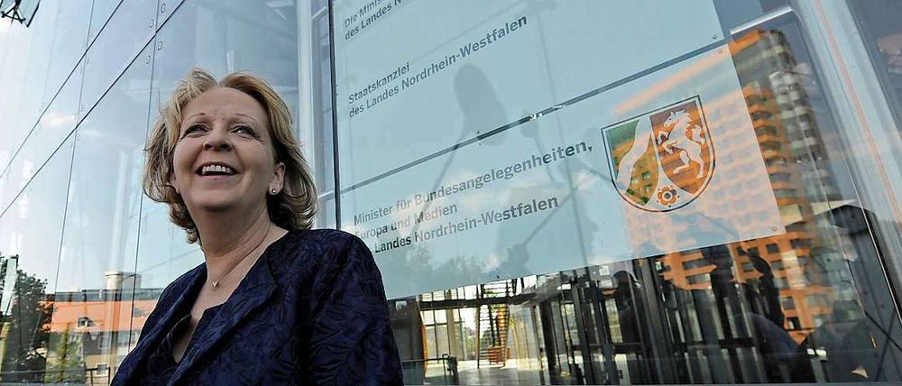 Die neu gewählte nordrhein-westfälische Ministerpräsidentin Hannelore Kraft vor der Staatskanzlei in Düsseldorf.