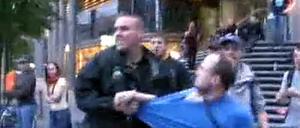 Zu einem Polizeiübergriff kam es bei der Demonstration "Freiheit statt Angst" am 12. September 2009.