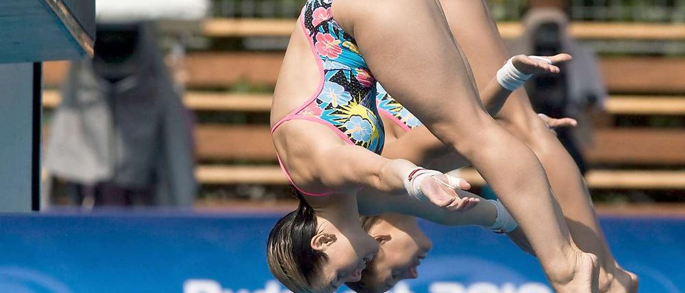 Christin Steuer und Nora Subschinski.