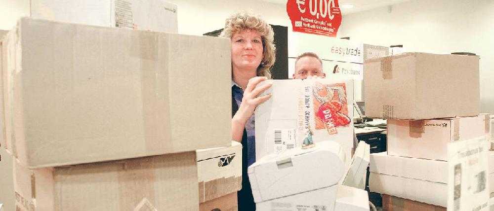 Gepackt. Hochbetrieb bei der Post. Wenn Filialen dicht machen, gibt es Protest.