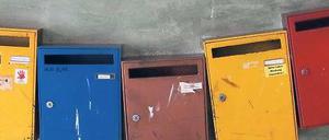 Leere Kästen. Die Menschen greifen immer seltener zu Briefpapier und Umschlag. Der E-Postbrief passt zu diesem Trend, weil er eigentlich eine Mail ist. 