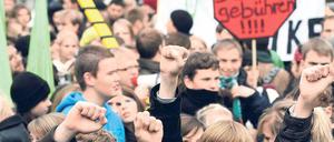 „Stoppt Studiengebühren“. Proteste in Hannover. Niedersachsens Unis bekamen bisher 291 Millionen Euro an Gebühren. 
