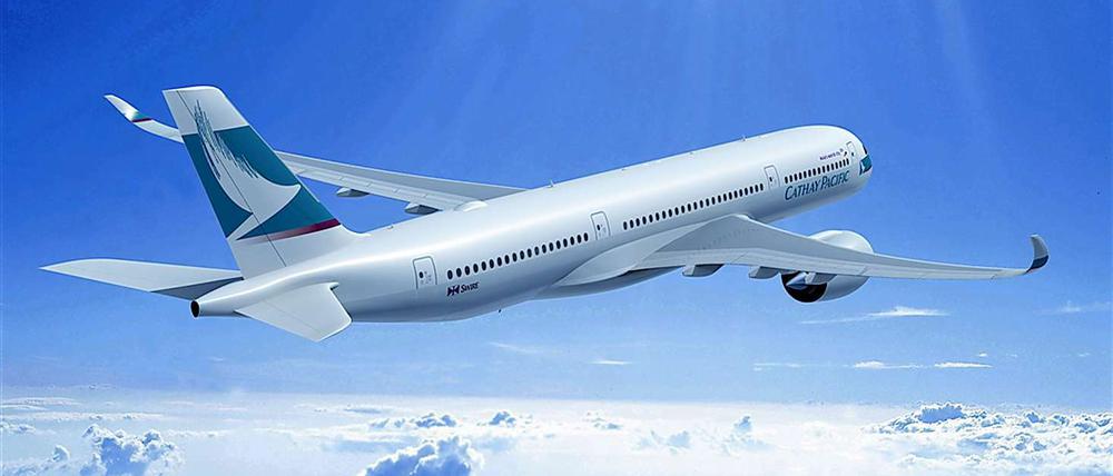 Ein Airbus A350-900 über den Wolken.