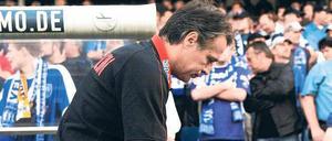 Wackelt hier was? Unions Trainer Uwe Neuhaus bleibt noch gelassen.