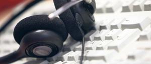 Für Warteschleifen sollen bald die Anbieter zahlen, nicht die Anrufer, hat die Politik entschieden. Damit das möglich ist, muss das Abrechnungsverfahren geändert werden. Foto: dpa/pa