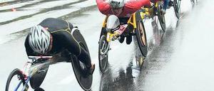 Wie eine Perlenkette. Windschatten war gestern bei den schlechten Bedingungen besonders wichtig. Foto: Jürgen Engler