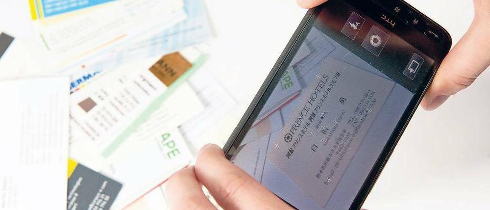 Apps gibt es für beinahe jeden Einsatzzweck, zum Beispiel zum Einscannen von Visitenkarten mit dem Smartphone. Dumm bloß, wenn die mitunter sehr persönlichen Daten in die falschen Hände geraten. Foto: pa/dpa