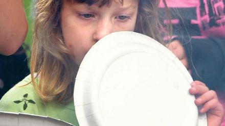 Warme Mahlzeit. Damit es sich jedes Kind leisten kann, in der Schule zu essen, plant die Bundesregierung eine Subventionierung von bis zu zwei Euro pro Tag. Das Land Berlin subventioniert das Essen aber schon, ebenso wie andere Aktivitäten für arme Kinder. 