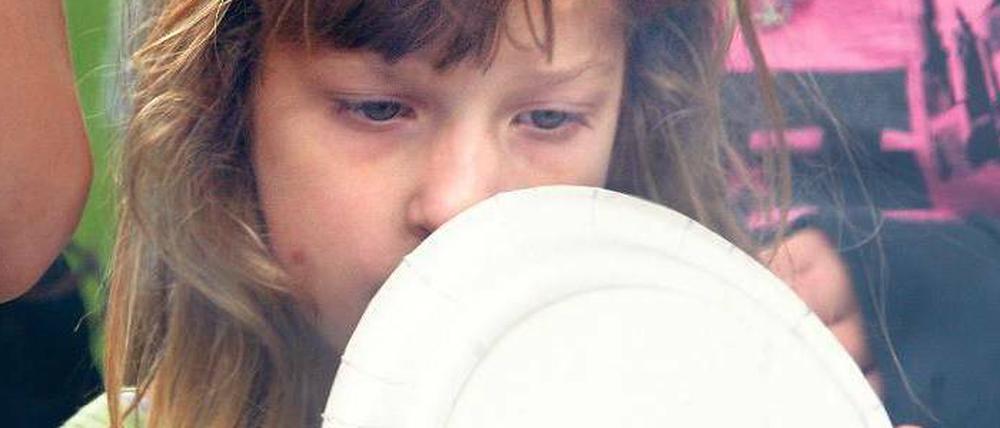 Warme Mahlzeit. Damit es sich jedes Kind leisten kann, in der Schule zu essen, plant die Bundesregierung eine Subventionierung von bis zu zwei Euro pro Tag. Das Land Berlin subventioniert das Essen aber schon, ebenso wie andere Aktivitäten für arme Kinder.
