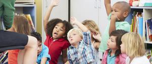 Derzeit sind Kitas eher überfüllt, 2030 wird es bundesweit fast 700.000 weniger potenzielle Kita-Kinder geben.