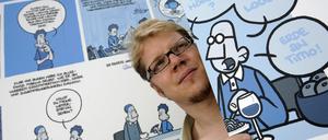 Exportschlager. Flix zwischen Ausstellungstafeln mit seinen Tagesspiegel-Strips.