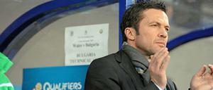 Lothar Matthäus klatscht Beifall. Seine Bulgaren schlagen Wales mit 1:0 und hoffen wieder auf die EM-Teilnahme.