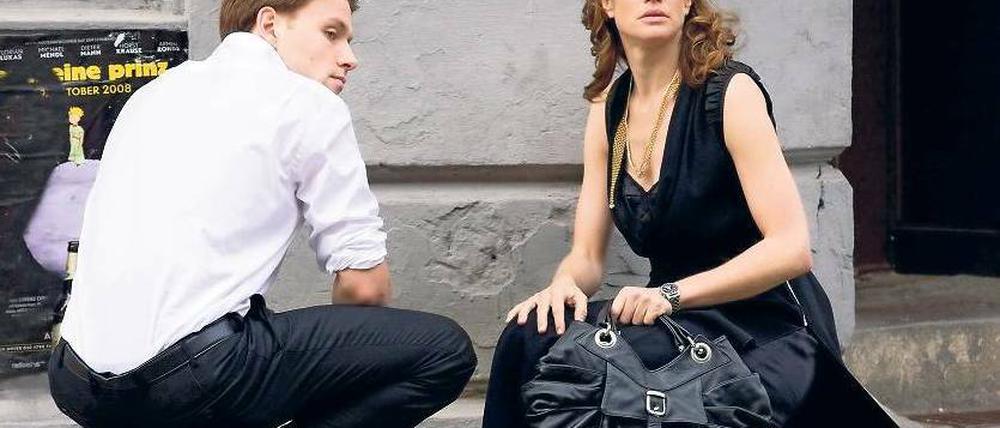 Misstrauen. Polizist Gorsky (Max Riemelt) und Schwester Stella (Marie Bäumer), die mit einem mafiösen Russen verheiratet ist. Foto: ARD