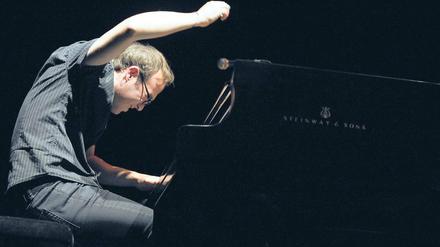 Ekstase und Innerlichkeit. Yaron Herman am Steinway-Flügel, den er sich für alle seine Auftritte wünscht. 