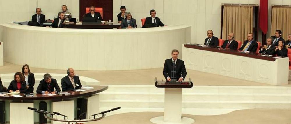 Bundespräsident Christian Wulff vor dem türkischen Parlament.