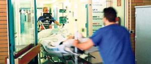 Gestresste Ärzte. Ohne Reformen steht das Gesundheitssystem ab 2030 vor dem Kollaps, weil Fachkräfte fehlen.