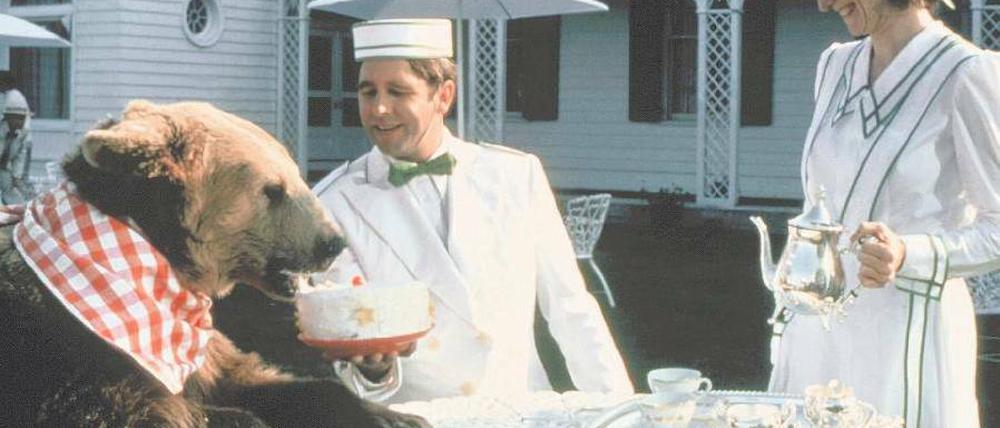 Bärenfutter. Fantastisches wird im „Hotel New Hampshire“ serviert, einem Film nach dem gleichnamigen Roman von John Irving. Foto: Cinetext