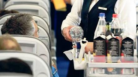 Flugbegleiter werden. Lufthansa sucht 1600 neue Mitarbeiter. Foto: dpa