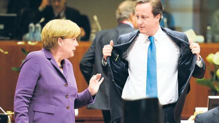 Heiß diskutiert. Die Kanzlerin und ihr konservativer britischer Kollege David Cameron am Freitag in Brüssel. Foto: Eric Feferberg/AFP