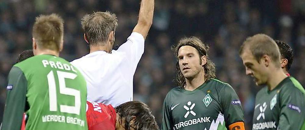 Frings sieht rot und Werder schwarz.