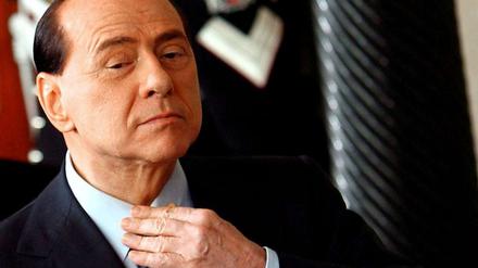 Silvio Berlusconi schaut lieber Frauen an "als schwul zu sein".