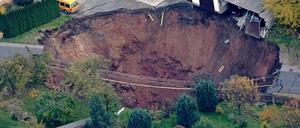 Das Loch in Schmalkalden soll natürliche Ursachen haben - beunruhigend. 