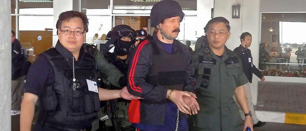 Victor Bout, der mutmaßliche Waffenhändler aus Russland, ist von Thailand an die USA ausgeliefert worden.