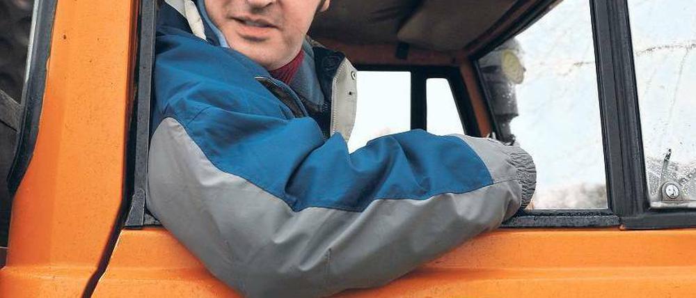 Wie viel Profil muss sein? Das ist eine der Fragen, die sich die Grünen stellen. Das Foto zeigt den Parteivorsitzenden Cem Özdemir bei der Demonstration gegen den Castor-Transport ins niedersächsische Zwischenlager in Gorleben vor zwei Wochen. Foto: Jochen Lübke/dpa