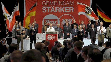 Sieht fast so aus wie bei der SPD - findet jedenfalls ein sozialdemokratischer Bürgermeister als der dem NPD-Parteitag beiwohnt.