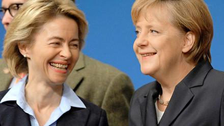 Die Kanzlerin ist mit 90,4 Prozent der Stimmen als CDU-Vorsitzende wiedergewählt. Doch Arbeitsministerin von der Leyen hat ihr mit ihrem Vorschlag, künftig eine Vorwahl abzuhalten, zugesetzt.