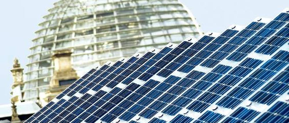 Öko auf dem Dach. Solarzellen - hier auf dem Jakob-Kaiser-Haus des Bundestages - finden sich bei CDU, SPD und Grünen. Foto: Zenit