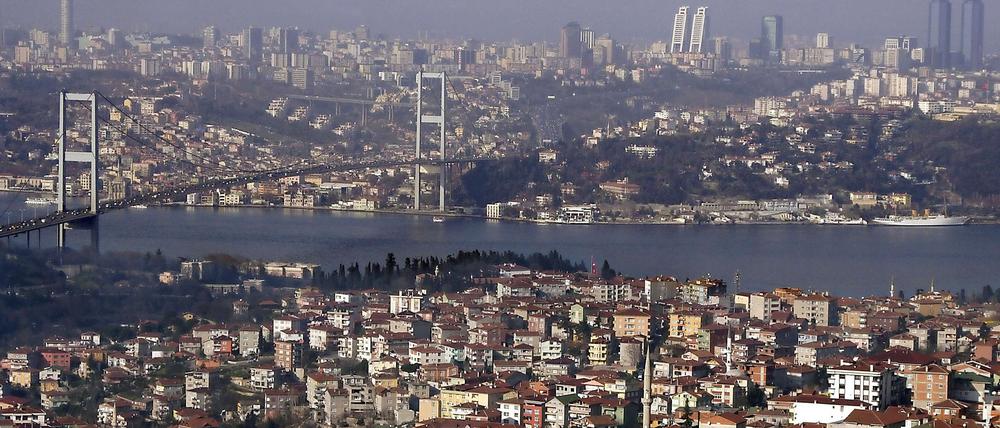 Bald muss der Bosporus in Istanbul nicht mehr überquert werden - man kann ihn zukünftig in einem Eisenbahn-Tunnel unterqueren.