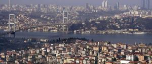 Bald muss der Bosporus in Istanbul nicht mehr überquert werden - man kann ihn zukünftig in einem Eisenbahn-Tunnel unterqueren.