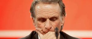 Das hat gesessen. Die Mitglieder des 1. FC Köln haben dem Vorstand und damit auch Wolfgang Overath die Gefolgschaft verweigert.