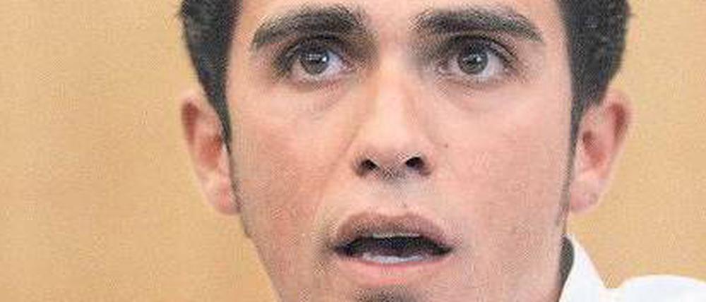 In Erklärungsnot. Alberto Contador versucht, seine Unschuld zu beweisen. Foto: dpa