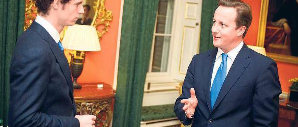 Mit der Attitüde des Staatsmanns. Tennisprofi Andy Murray machte auch beim Treffen mit dem britischen Premierminister David Cameron eine gute Figur. Foto: dpa