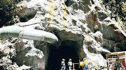 Helfer bleiben draußen. Der Eingang der Pike-River-Mine in Neuseeland. Foto: Reuters