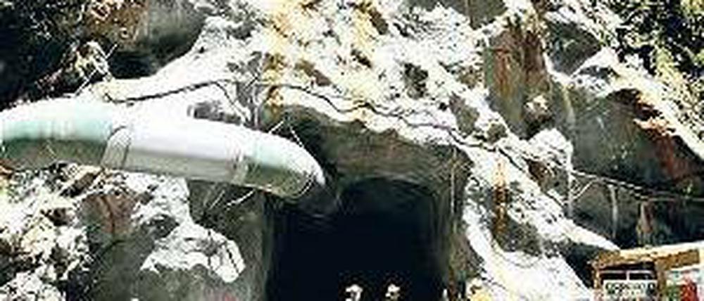 Helfer bleiben draußen. Der Eingang der Pike-River-Mine in Neuseeland. Foto: Reuters