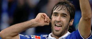 Spitzt die Lauscher! Ich war's! Raúl schoss Werder mit seinem Hattrick fast im Alleingang ab.