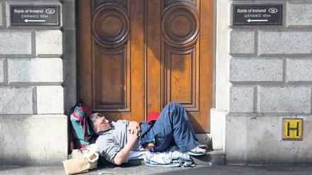 Keine Zeit zum Schlafen. Bis 2013 müssen sich die Euro-Länder eine Lösung einfallen lassen, wie sie mit Schuldnerstaaten wie Irland umgehen. Dann läuft der Rettungsfonds von EU und Internationalem Währungsfonds aus.