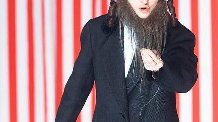 Tumber Tor. Sophie Rois in der Rolle des galizischen Juden Kaftan. Foto: DAVIDS/Huebner